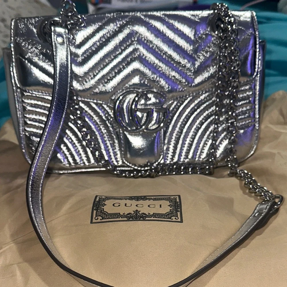 Gucci Silver GG Marmont Matelassé Shoulder Bag - Picture 3 of 7